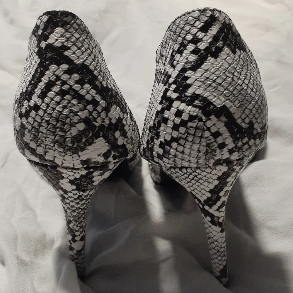 Fashionable snakeskin 8.5 heel shoes - Picture 5 of 11